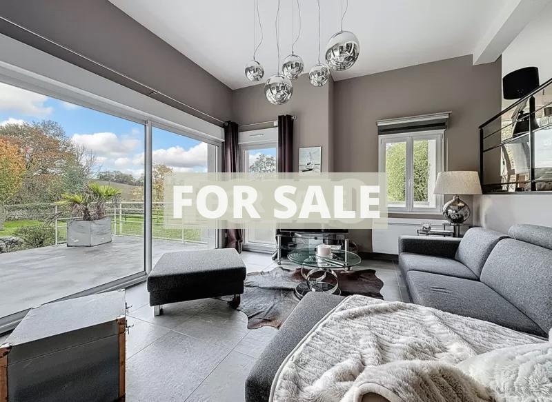 Contemporary Detached House with Landscaped Garden