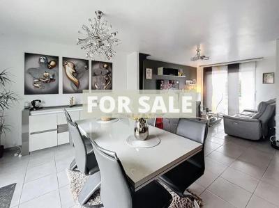 Detached House with Garden by the Coast