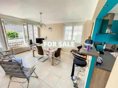 Detached House with Garden Close to the Coast