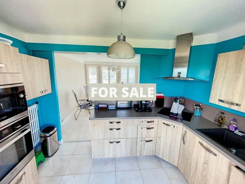 Detached House with Garden Close to the Coast