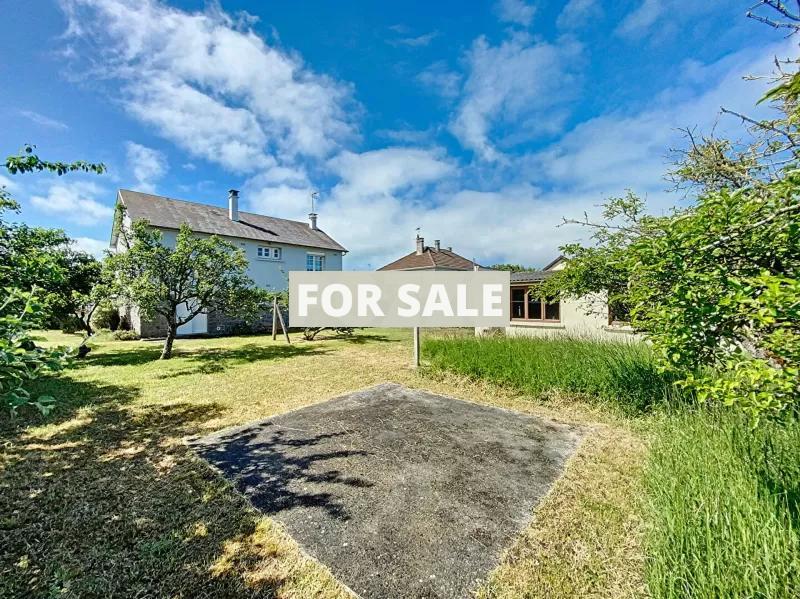 Detached House with Garden Close to the Coast