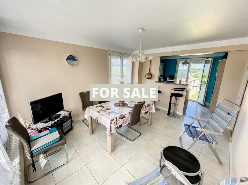 Detached House with Garden Close to the Coast