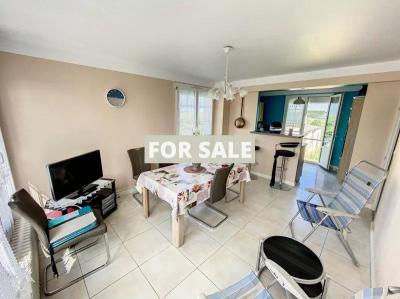 Detached House with Garden Close to the Coast