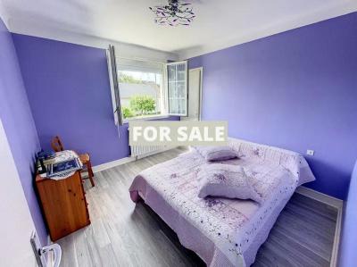 Detached House with Garden Close to the Coast