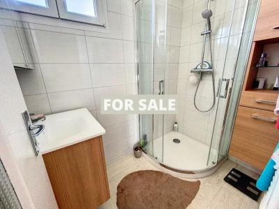 Detached House with Garden Close to the Coast