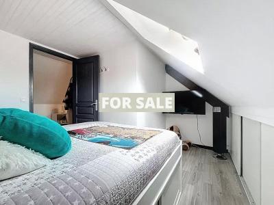 Contemporary Detached House with Landscaped Garden