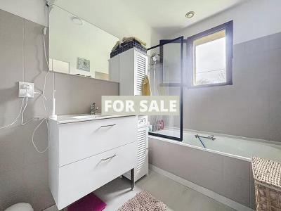 Contemporary Detached House with Landscaped Garden