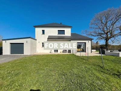 Contemporary Detached House with Landscaped Garden