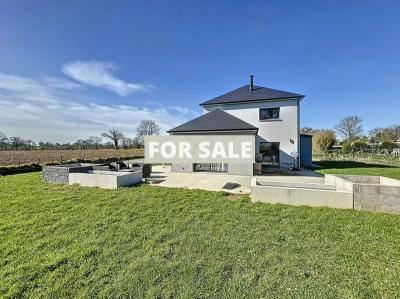 Contemporary Detached House with Landscaped Garden