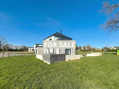 Contemporary Detached House with Landscaped Garden