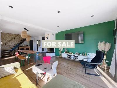 Contemporary Detached House with Landscaped Garden
