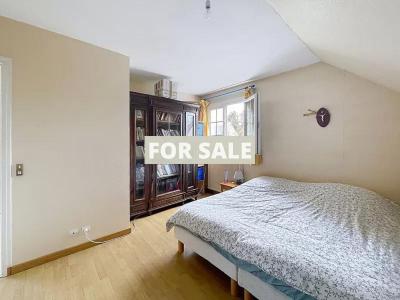 Detached House with Landscaped Garden