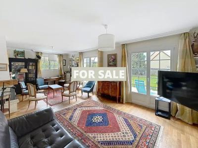 Detached House with Landscaped Garden