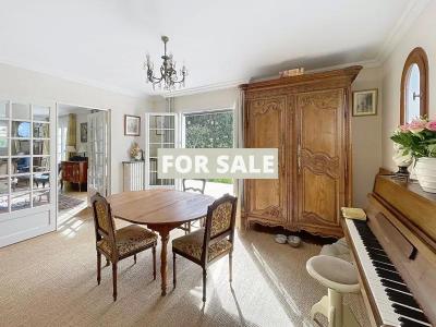 Detached House with Landscaped Garden