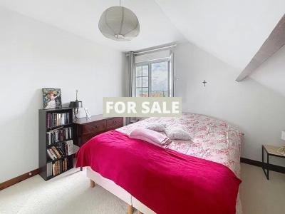 Detached House with Landscaped Garden