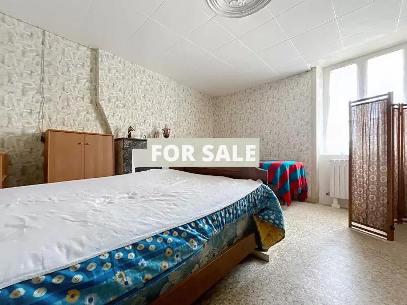 Coastal House in Great Location with Nice Garden