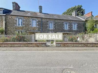 Coastal House in Great Location with Nice Garden