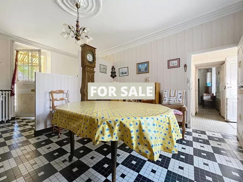 Coastal House in Great Location with Nice Garden