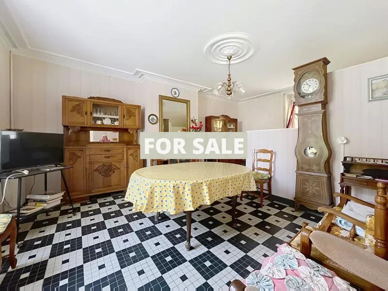 Coastal House in Great Location with Nice Garden