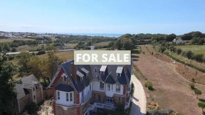 Detached House with Garden by the Coast