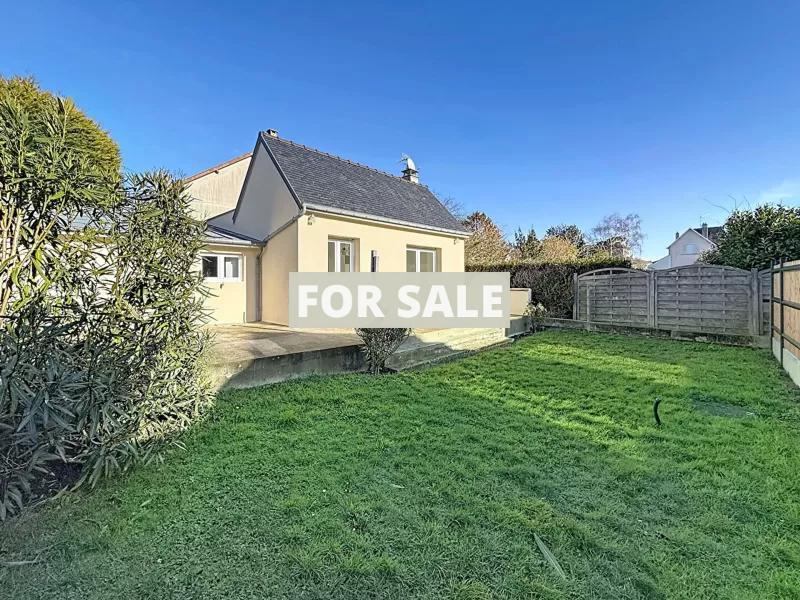 Ideal Holiday Home Cottage with Garage and Garden