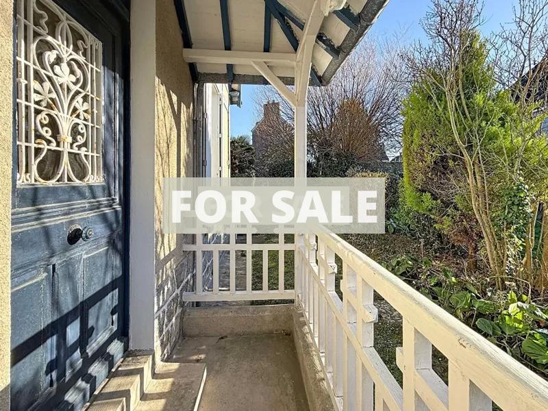 Detached House with Garden by the Coast