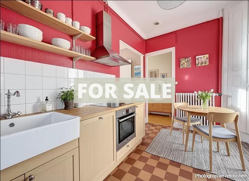 Detached House with Garden by the Coast