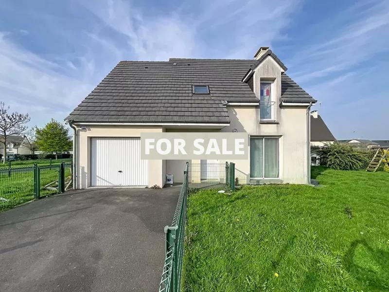 Modern Detached House with Garden