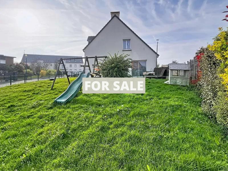 Modern Detached House with Garden