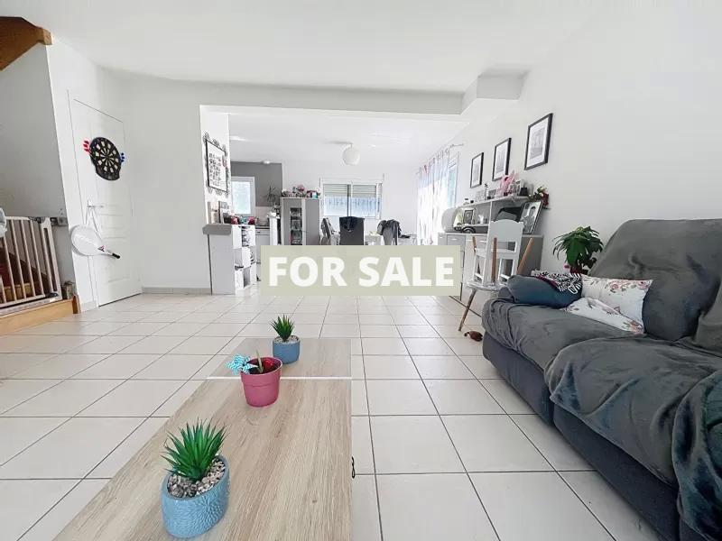 Modern Detached House with Garden