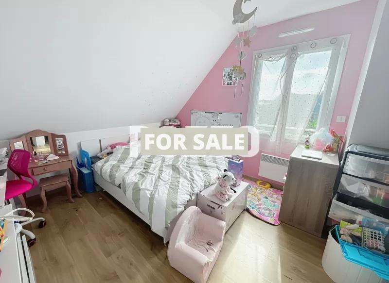 Modern Detached House with Garden