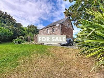 Detached House with Garden by the Coast