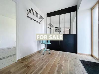 Detached House with Garden by the Coast