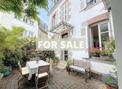 Town House in Coastal Resort Location