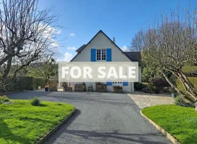 Detached Country House with Landscaped Garden