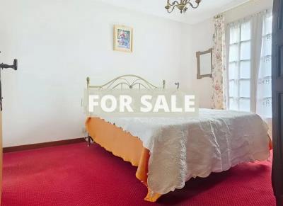 Detached Country House with Landscaped Garden