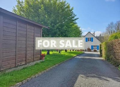 Detached Country House with Landscaped Garden