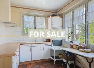 Detached Country House with Landscaped Garden