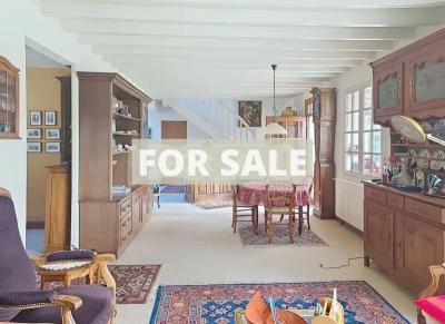 Detached Country House with Landscaped Garden