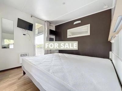 Contemporary Detached House with Private Garden