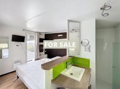 Contemporary Detached House with Private Garden