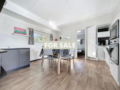 Contemporary Detached House with Private Garden