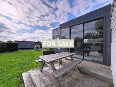 Contemporary Detached House with Private Garden