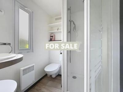 Contemporary Detached House with Private Garden