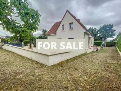 Detached House with Garden