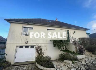 Detached House with Garden by the Coast