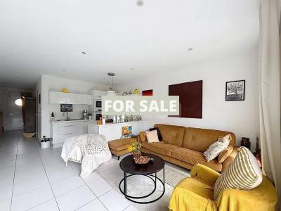 Contemporary Detached House with Garden