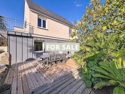 Detached House with Garden by the Coast