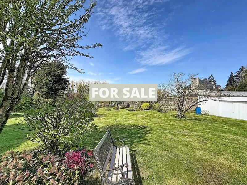Detached House with Garden by the Coast