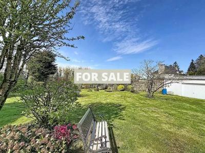 Detached House with Garden by the Coast